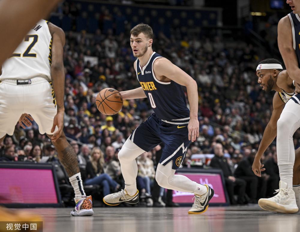 了观众席的 了观众席的